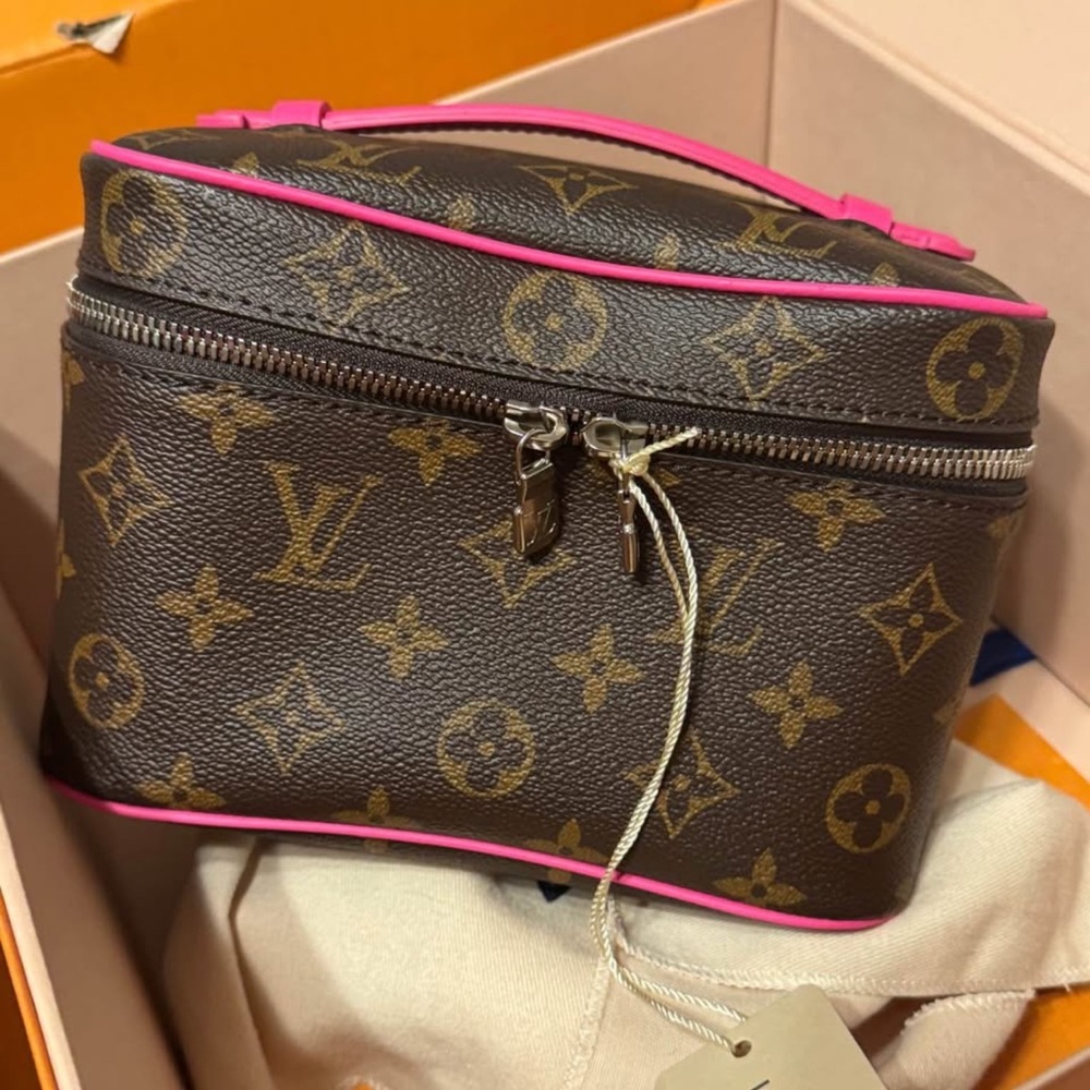 Louis Vuitton Nice Mini
Colormania Fuchsia